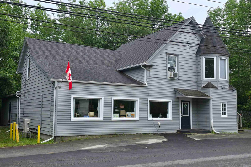 Highly visible location, located directly on Highway 3